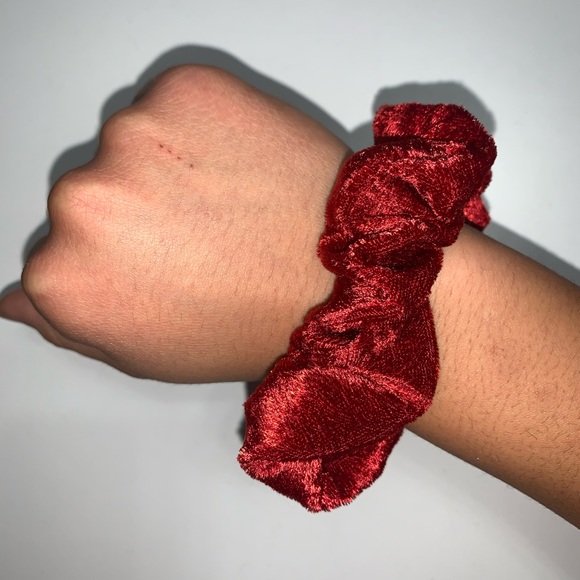 Velvet Scrunchie Set - Picture 6 of 9